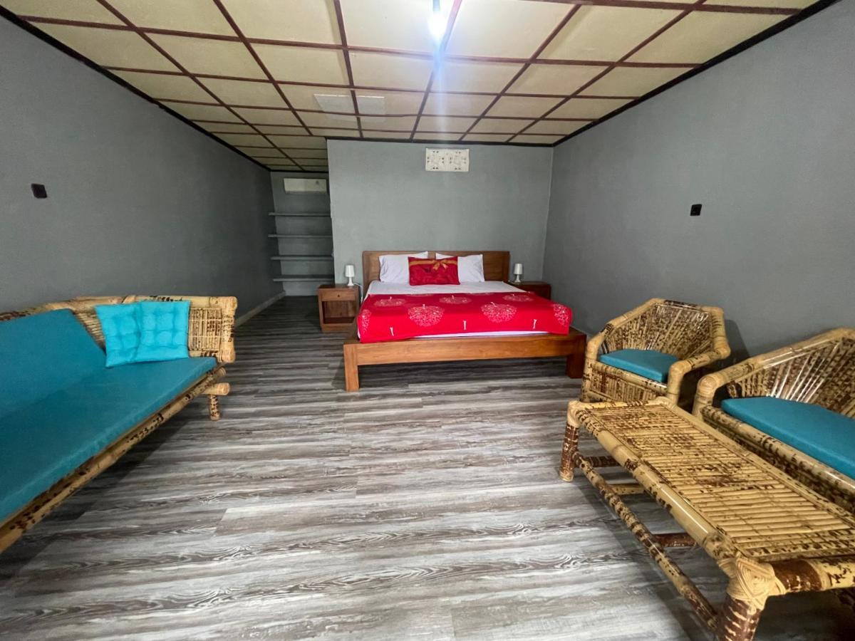 Supersuck Hotel Maluk Kültér fotó